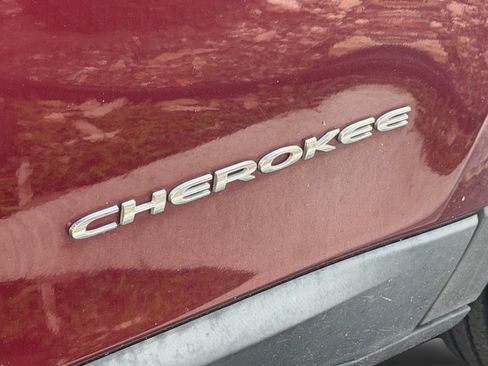 Used 2019 Jeep Cherokee Limited AWD/4WD image 23