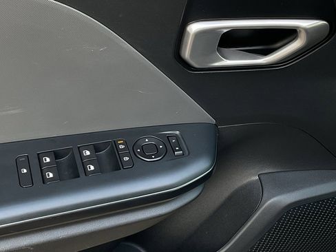 Used 2025 Kia K4 LXS image 12
