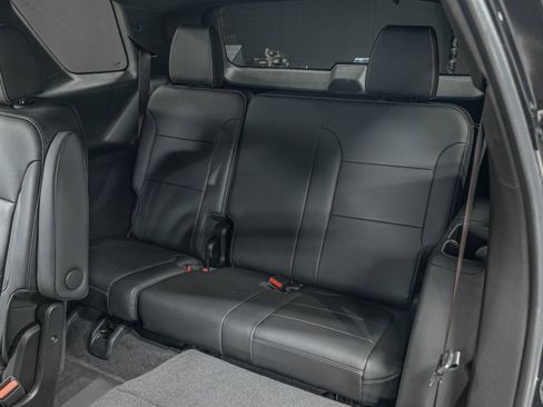 Used 2023 Chevrolet Traverse LT w/ LPO, Floor Liner Package image 28