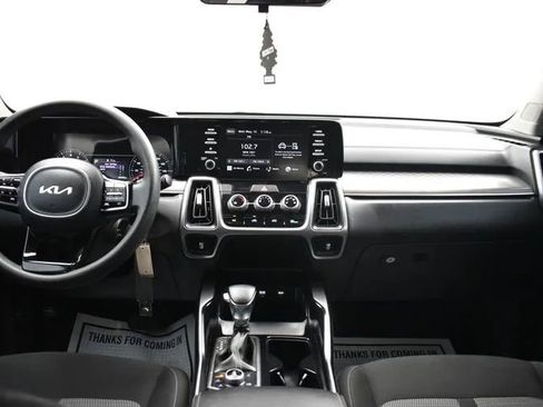 Used 2022 Kia Sorento LX AWD/4WD image 19