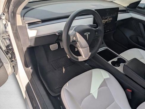 Used 2022 Tesla Model 3 Performance image 4