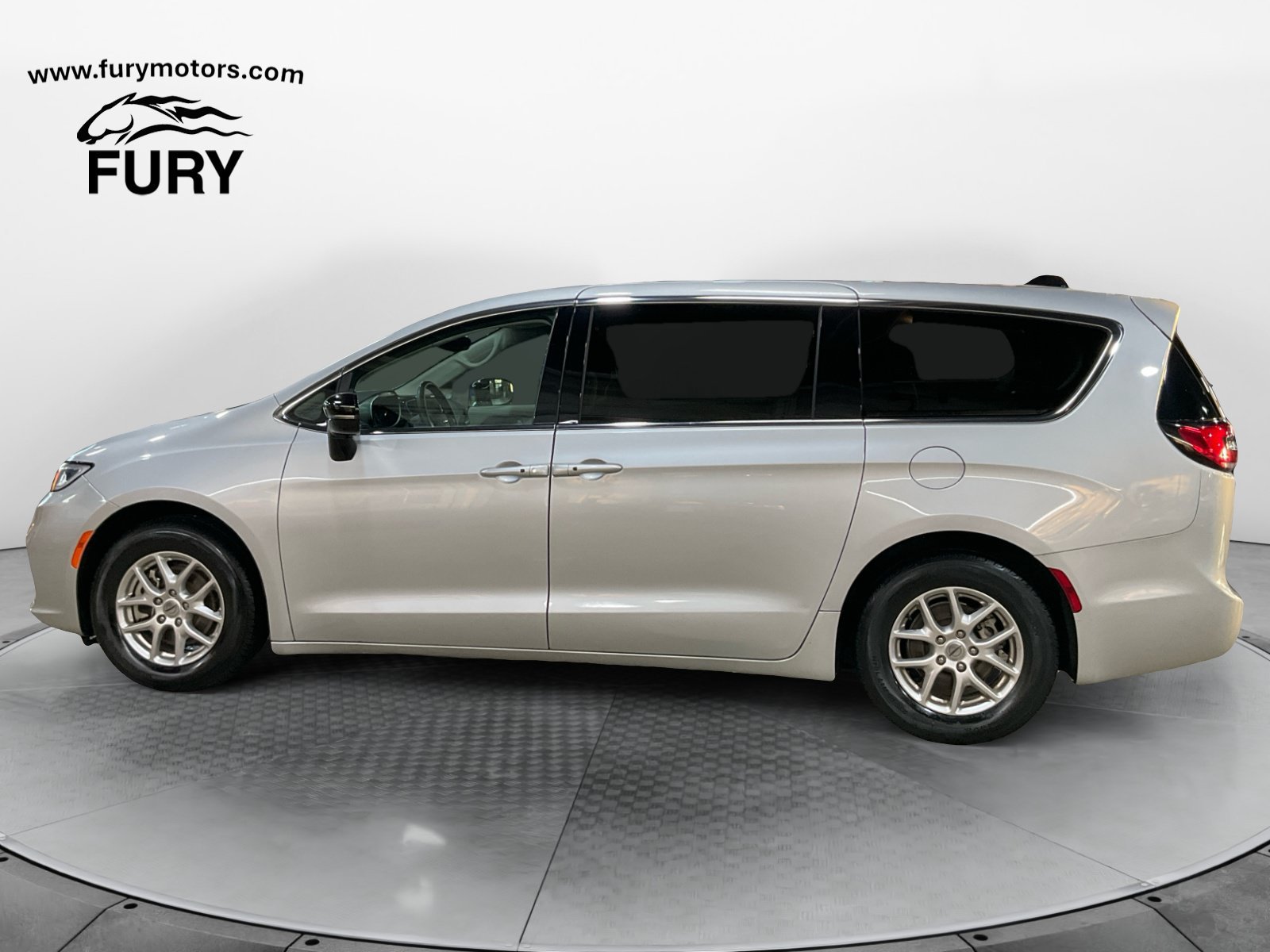 Used 2024 Chrysler Pacifica Touring-L FWD image 7