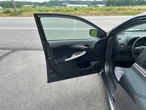 Used 2012 Toyota Corolla S FWD image 15