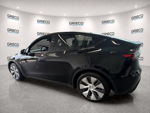 Used 2023 Tesla Model Y 2WD image 5