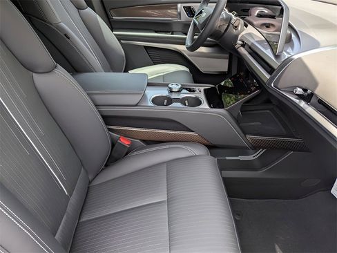 New 2026 Cadillac Vistiq Sport image 19