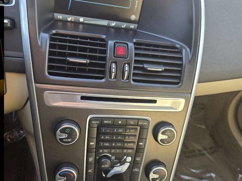 Used 2015 Volvo XC60 T6 image 38