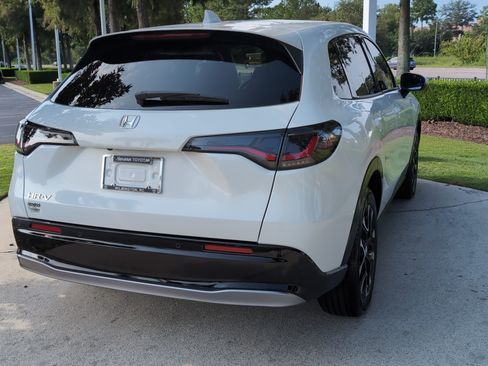 Used 2027 Honda HR-V EX-L image 10