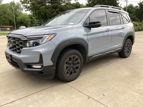 Used 2023 Honda Passport TrailSport image 1