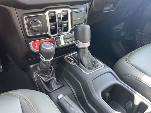 Used 2024 Jeep Gladiator Mojave w/ Convenience Group AWD/4WD image 30