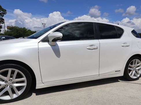 Used 2016 Lexus CT 200h w/ Seat Comfort Package FWD image 32