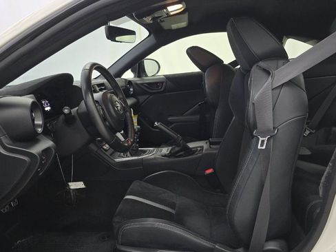 Used 2023 Toyota GR86 Premium w/ ALL Weather Mat Package (TMS) RWD image 6