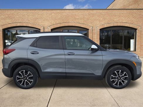 Used 2021 Chevrolet TrailBlazer ACTIV w/ Technology Package image 2