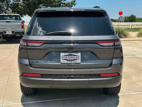 Used 2023 Jeep Grand Cherokee Altitude AWD/4WD image 4