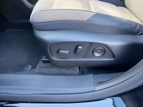 Used 2025 Chevrolet Equinox ACTIV w/ Safety and Technology Package FWD image 21