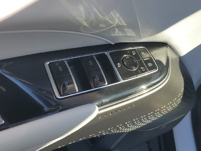 Certified 2024 Cadillac Lyriq Luxury AWD/4WD image 11
