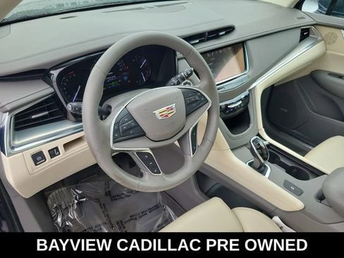 Used 2017 Cadillac XT5 Luxury w/ Driver Awareness Package FWD image 16