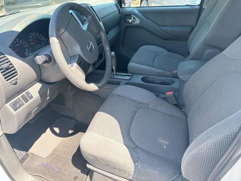 Used 2009 Nissan Frontier SE w/ SE Value Truck Pkg image 9