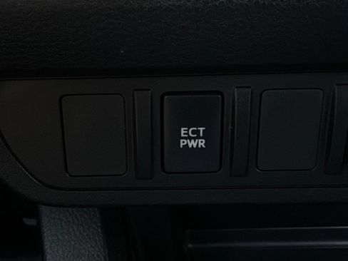 Used 2018 Toyota Tacoma TRD Off-Road AWD/4WD image 30