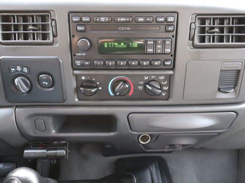 Used 2003 Ford F350 Lariat image 33