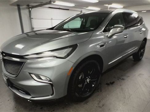 Used 2023 Buick Enclave Essence w/ Sport Touring Edition image 4