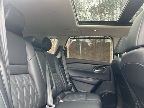 Used 2022 Nissan Rogue Platinum w/ Head-Up Display Package image 15