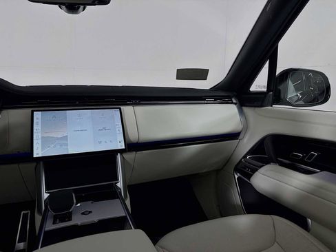 New 2025 Land Rover Range Rover SE image 24