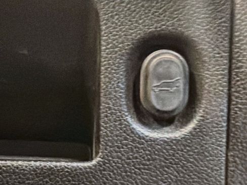 Used 2018 Chevrolet Suburban LT AWD/4WD image 30