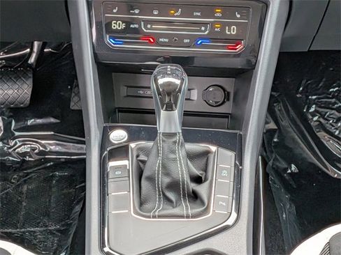 New 2026 Volkswagen Taos SE image 18