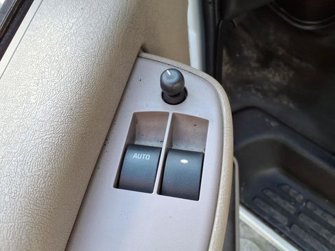 Used 2021 Chevrolet Express 3500 w/ Driver Convenience Package RWD image 15