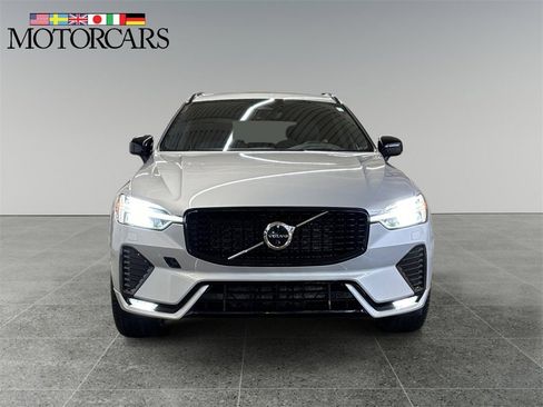 Certified 2022 Volvo XC60 B6 R-Design w/ Advanced Package image 8