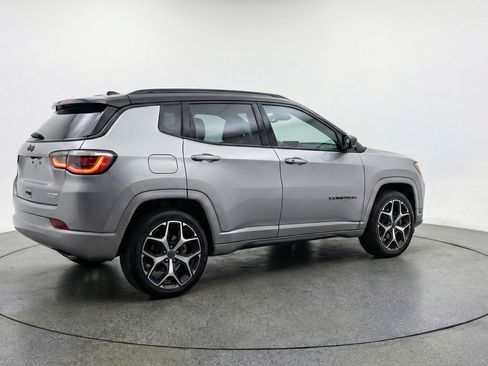 Used 2025 Jeep Compass Limited AWD/4WD image 9