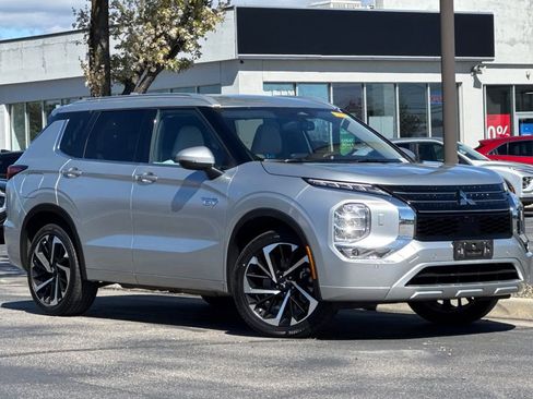 Used 2024 Mitsubishi Outlander 4WD Plug-In Hybrid image 1