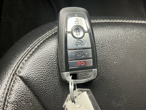 Used 2020 Ford Explorer XLT w/ Equipment Group 202A AWD/4WD image 32