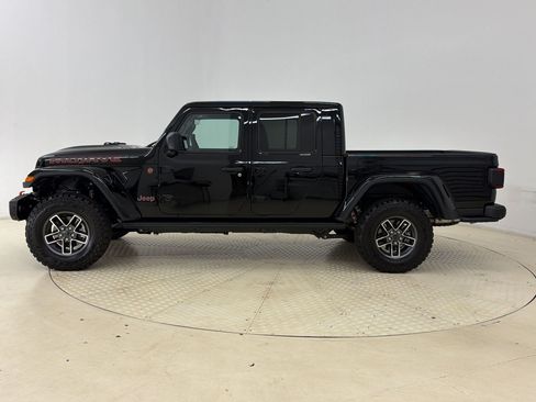 Used 2025 Jeep Gladiator Mojave AWD/4WD image 2