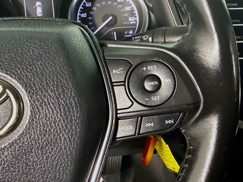 Used 2020 Toyota Camry SE image 15