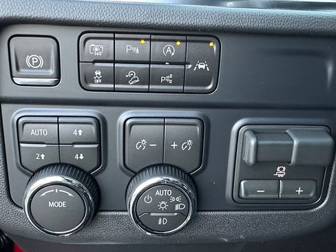 New 2026 Chevrolet Suburban Premier image 19