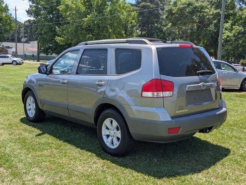 Used 2009 Kia Borrego LX w/ Convenience Pkg RWD image 5