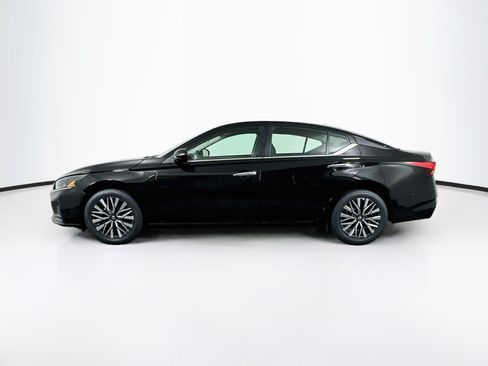 Used 2025 Nissan Altima 2.5 SV FWD image 4