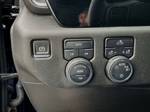 Used 2023 Chevrolet Silverado 1500 LT AWD/4WD image 13