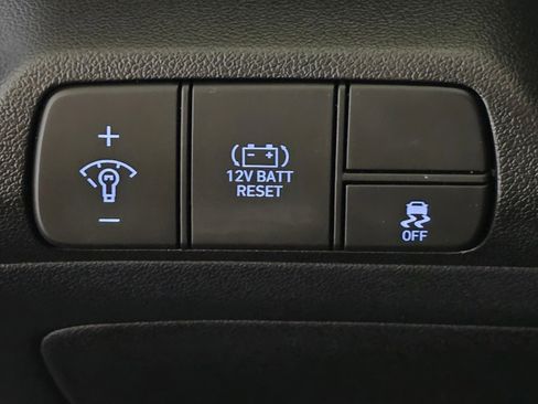 Certified 2025 Hyundai Elantra Limited image 35