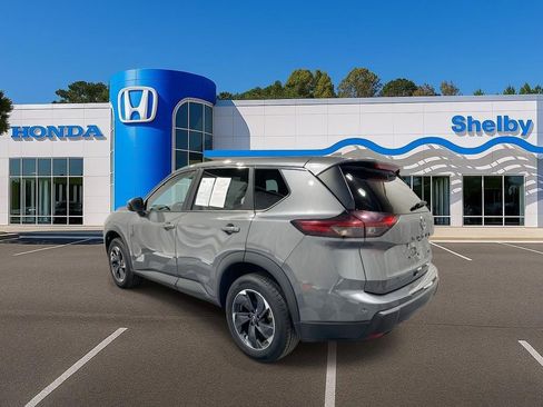 Used 2024 Nissan Rogue SV image 6