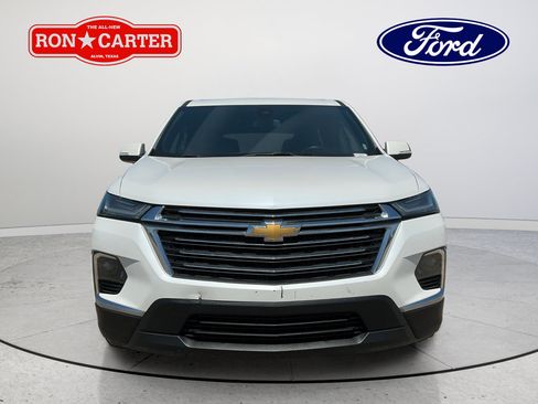Used 2023 Chevrolet Traverse LT FWD image 2