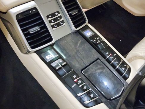 Used 2012 Porsche Panamera Turbo S image 29