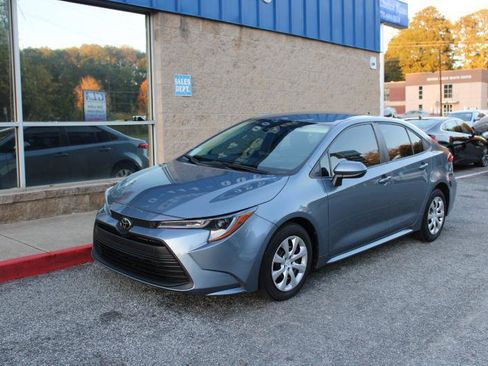 Used 2024 Toyota Corolla LE image 3
