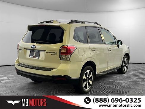 Used 2017 Subaru Forester 2.5i Premium image 3