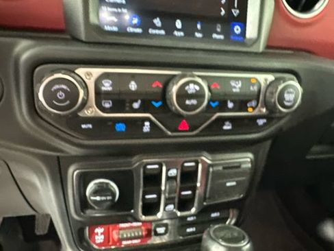 Used 2023 Jeep Wrangler Unlimited Rubicon 4xe AWD/4WD image 18