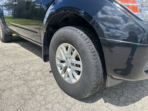 Used 2018 Nissan Frontier SV AWD/4WD image 3