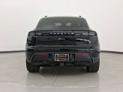Used 2025 Porsche Macan Electric RWD image 6