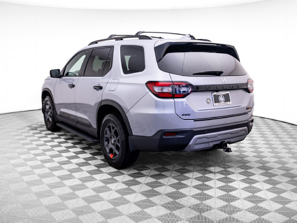 Used 2025 Honda Pilot TrailSport image 4