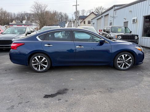 Used 2016 Nissan Altima 2.5 SR image 2